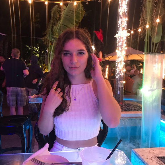 Meet your Posher, Tara - Picture 7 of 7